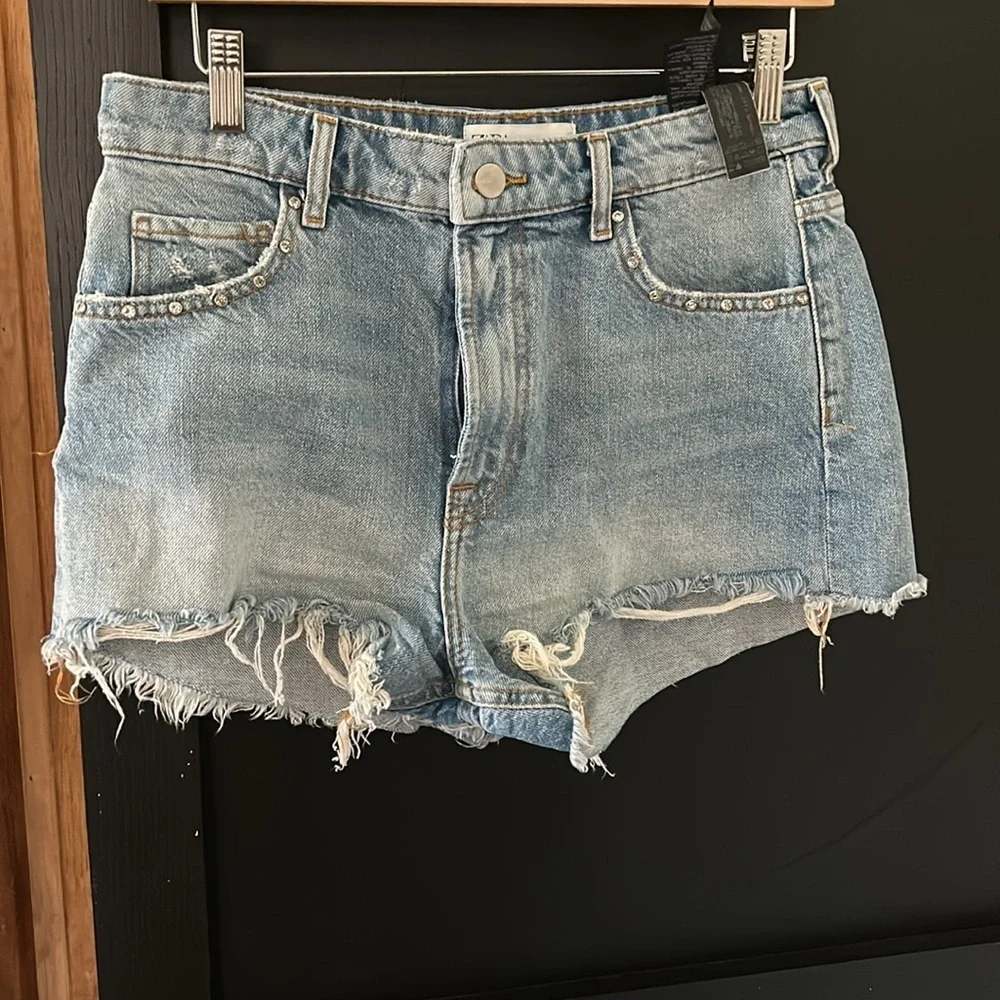 Zara Distressed Embellished High Rise Mom Short. Size S - Picture 2 of 10